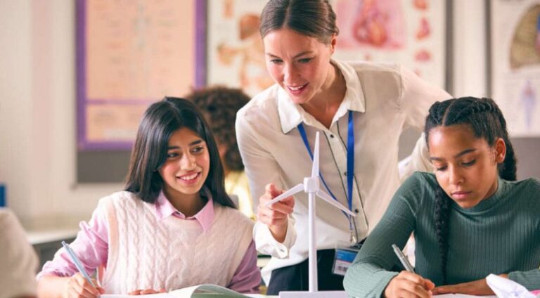 Cung cấp giáo viên nước ngoài cho trường song ngữ: Xu hướng tất yếu trong giáo dục hiện đại