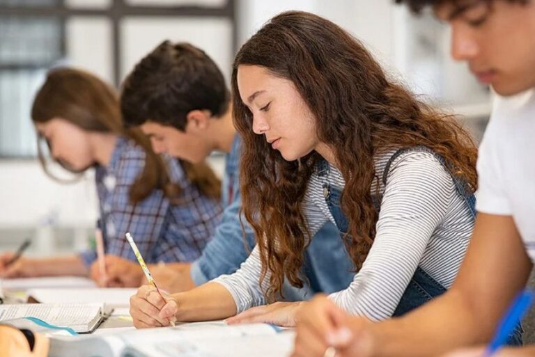 Lộ trình học tiếng Anh giao tiếp cho người đi làm: Thực tế, tiết kiệm thời gian và hiệu quả