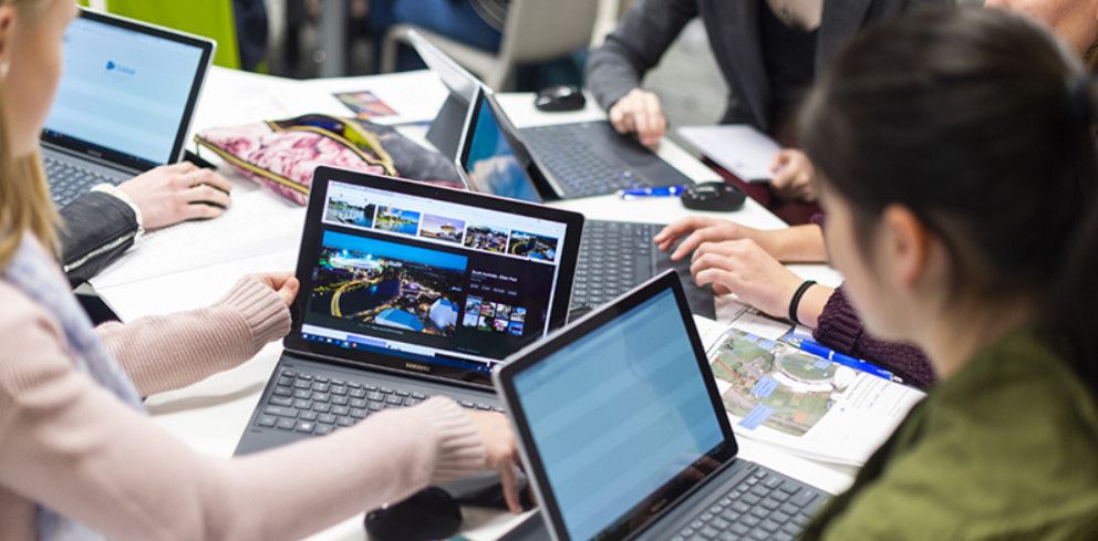 Sự phát triển của nước Úc về kinh tế và giáo dục: Mô hình tăng trưởng bền vững trong thế kỷ 21