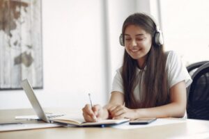 Có nên học IELTS từ cấp 2/cấp 3? Lợi ích, rủi ro và lộ trình phù hợp cho học sinh