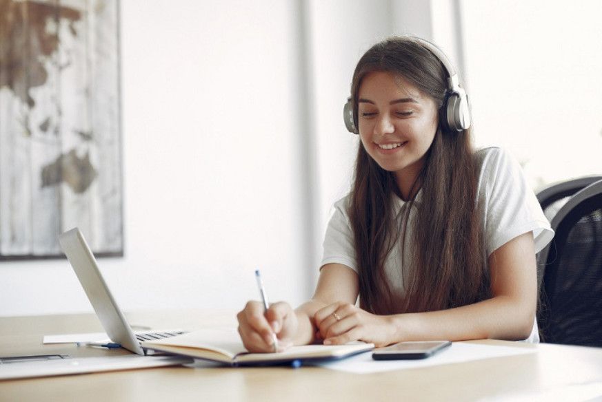 Có nên học IELTS từ cấp 2/cấp 3? Lợi ích, rủi ro và lộ trình phù hợp cho học sinh