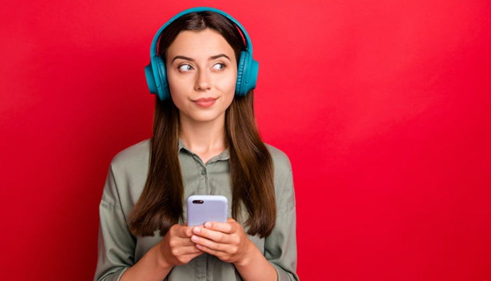 Học Tiếng Anh Qua Podcast Có Phù Hợp Với Tuổi Teen Không?