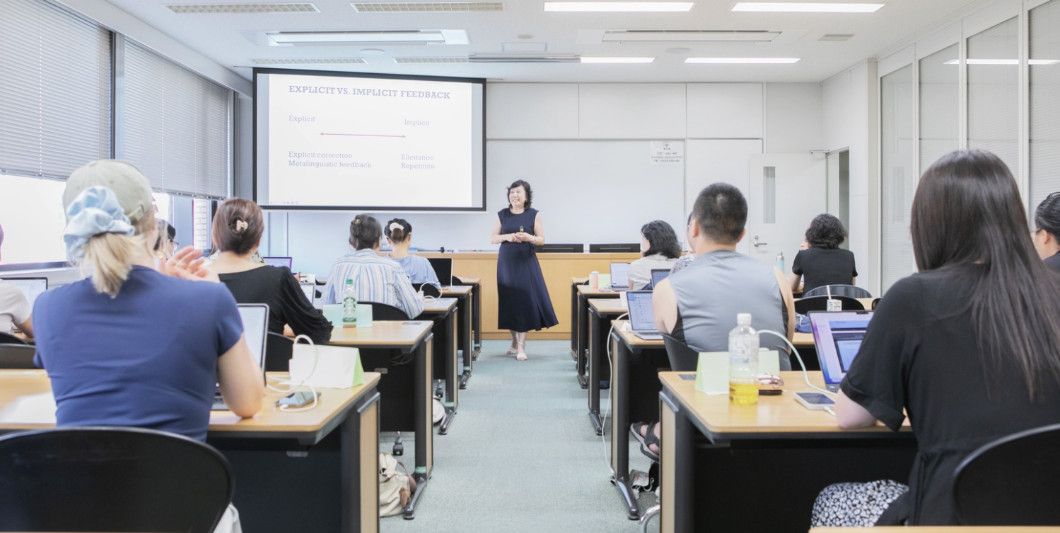 So Sánh Chi Phí Học Với Giáo Viên Nước Ngoài Và Trung Tâm Anh Ngữ: Lựa Chọn Nào Tiết Kiệm Và Hiệu Quả Hơn?