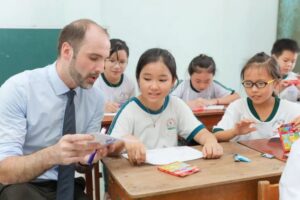 Cách Kiểm Tra Trình Độ Giáo Viên Nước Ngoài: 8 Bước Đánh Giá Chính Xác Và Hiệu Quả
